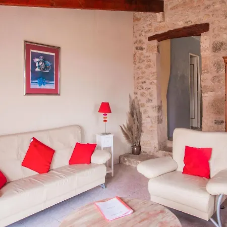 Elegant Near Les Eyzies De Tayac Holiday home *